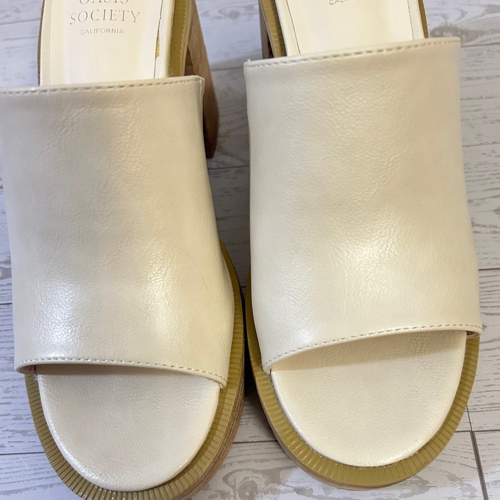 Elegant Cream Heeled Mules - Picture 10 of 11